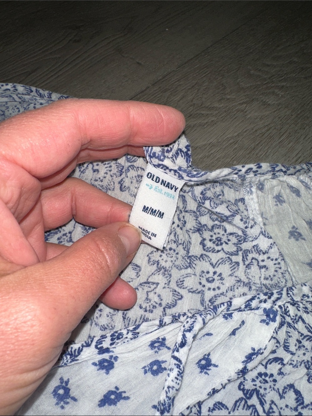 Old Navy Blue and White Mixed Print Peasant Top size Medium - Picture 3 of 6
